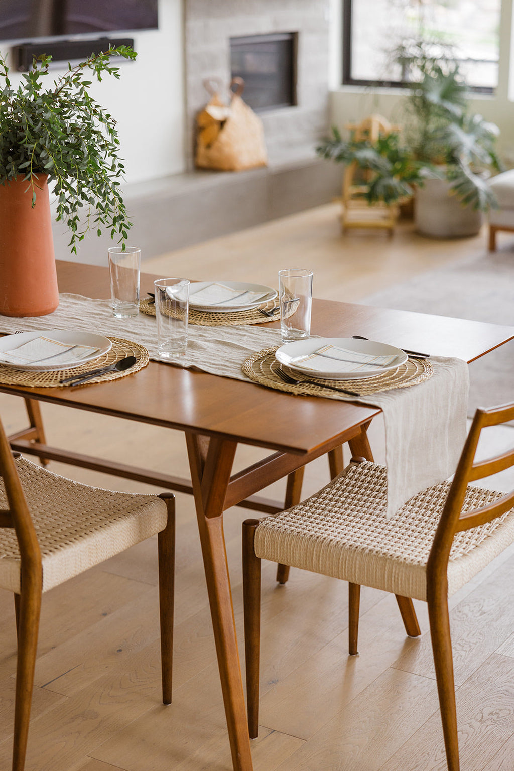 Manon Linen Table Runner